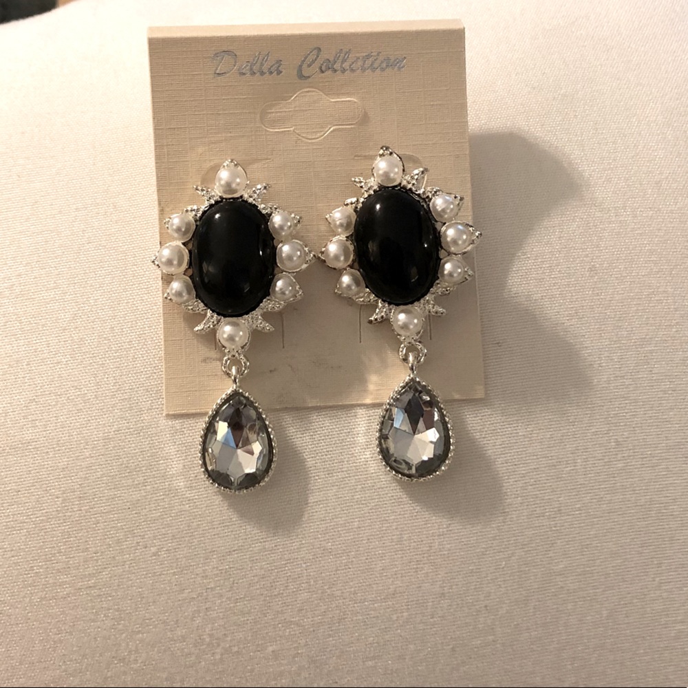 Black and Pearl Dangly earrings with diamond drops